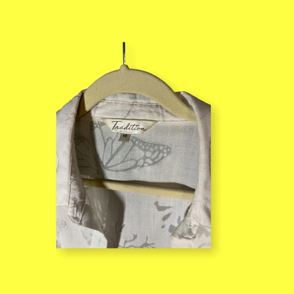 White butterfly pattern blouse - Picture 2 of 3